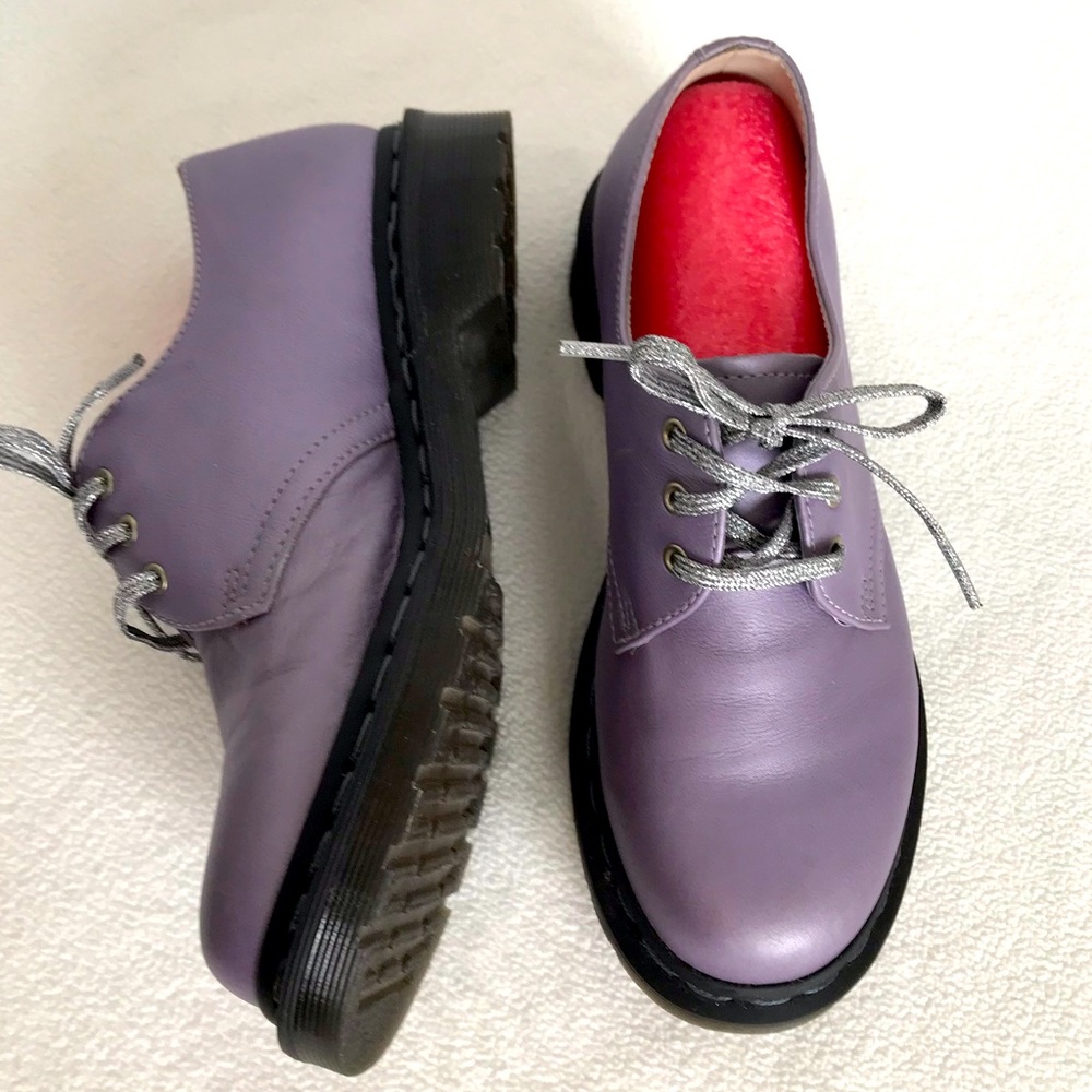 Dr Martens women’s light purple metallic shoes size 7